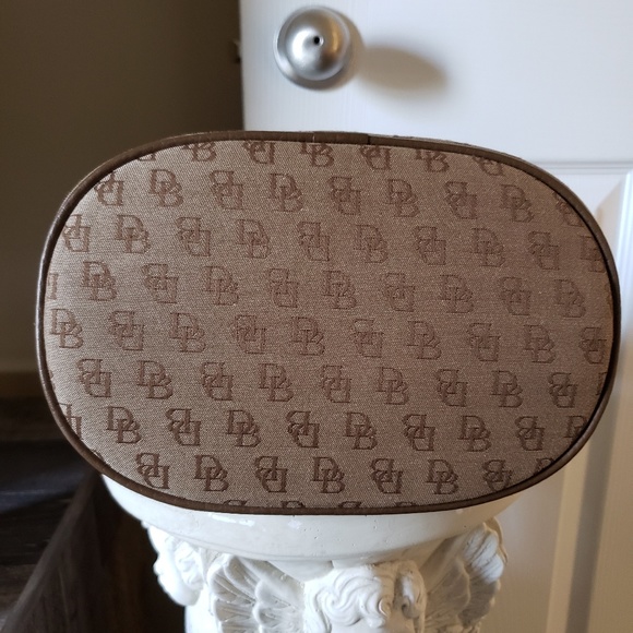 Dooney & Bourke - Picture 5 of 8